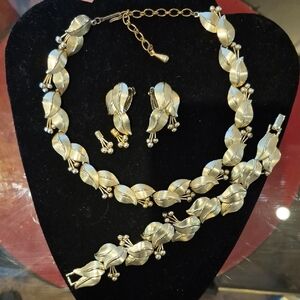 Elegant Gold Leaf Jewelry Set